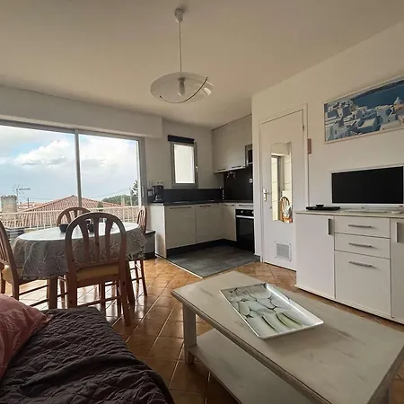 T3 Avec Terrasse Et Parking A Royan - Fr-1-494-223