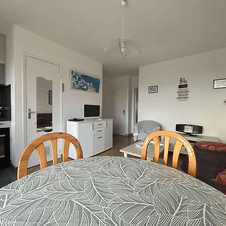 Lägenhet T3 Avec Terrasse Et Parking A Royan - Fr-1-494-223 *