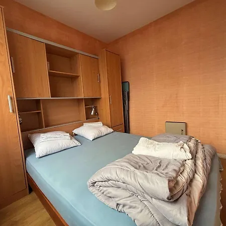 Apartment T3 Avec Terrasse Et Parking A Royan - Fr-1-494-223 *