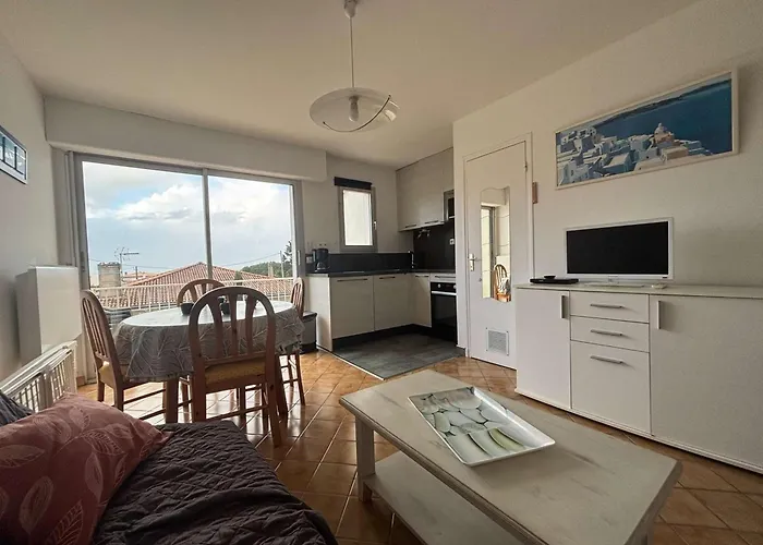 T3 Avec Terrasse Et Parking A Royan - Fr-1-494-223