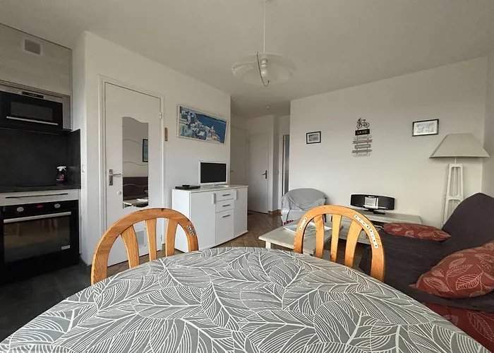 Appartement T3 Avec Terrasse Et Parking à Royan - Fr-1-494-223 *